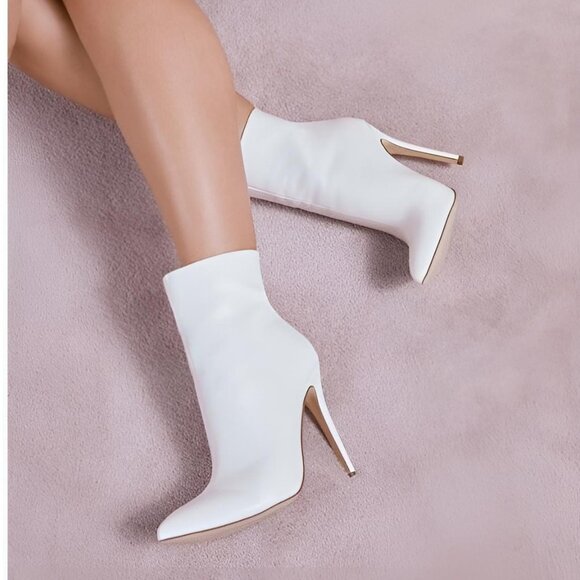 JustFab Women’s White Pointed Toe Ankle Boots Size 8 Stiletto Heel Zip Back NWB - Picture 1 of 10
